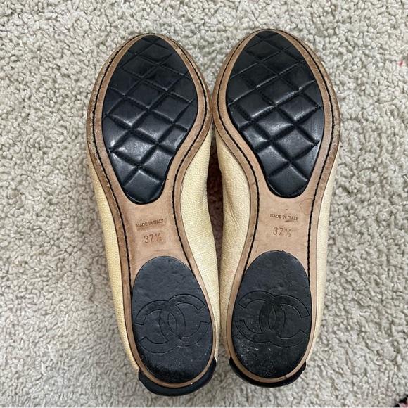Women's CHANEL Ivory LEATHER Black CAP TOE Ballet Flats DESIGNER Shoes 37.5 - Picture 6 of 7